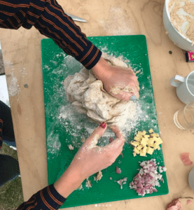 Faget Byg og Æd på Grundtvigs Højskole dyrker naturen, klima, mad, håndværk og giver dig mulighed for at bruge dine hænder